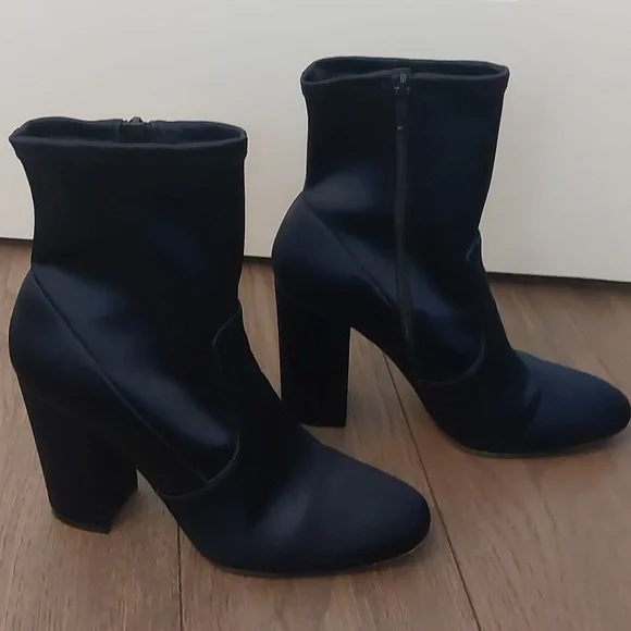 Satin Booties - Picture 2 of 4